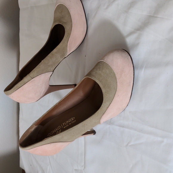 Donald Pliner Two Toned Suede Pump - Picture 3 of 6